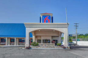 Motel 6-Calhoun, GA